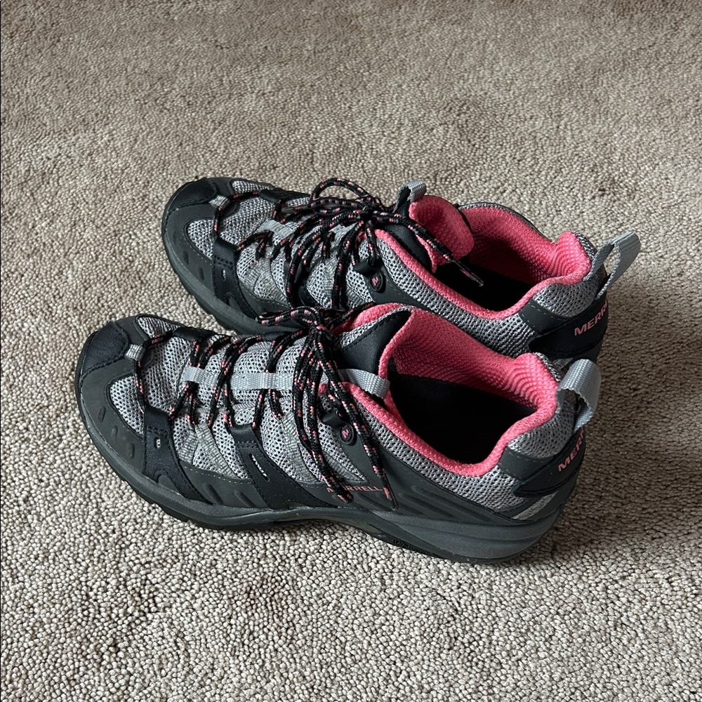Merrell Women's Black and Pink Athletic Shoes